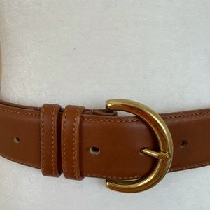 Coach British Tan M belt with brass buckle